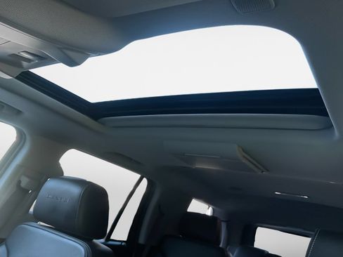 Used 2019 GMC Yukon Denali w/ Denali Ultimate Package AWD/4WD image 18