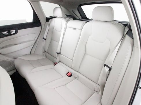 Certified 2025 Volvo XC60 B5 Core w/ Protection Package Premier image 25