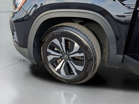 Certified 2025 Volkswagen Atlas Cross Sport SE image 32