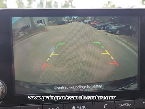 Used 2025 Nissan Sentra SV FWD image 9
