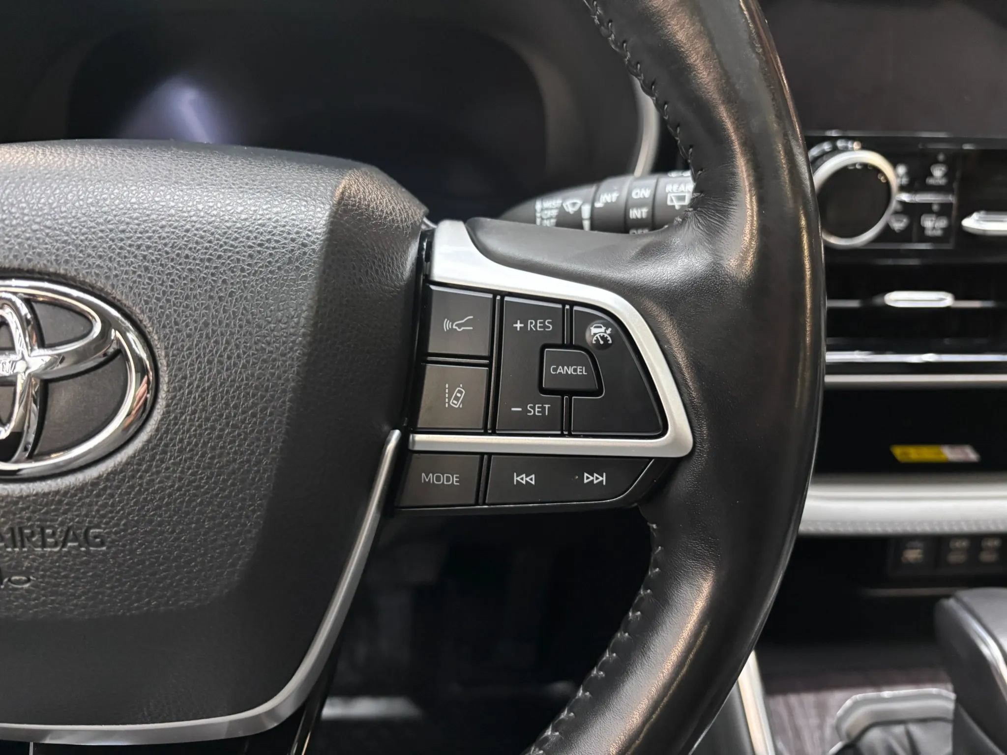 Used 2023 Toyota Highlander Limited AWD/4WD image 15
