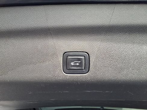 Used 2022 GMC Yukon Denali AWD/4WD image 16