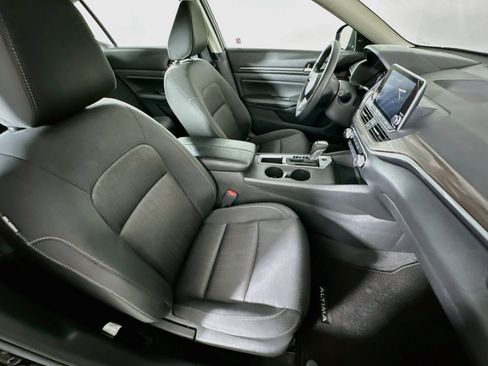 Used 2025 Nissan Altima 2.5 SV FWD image 28