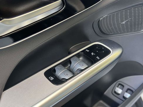 Used 2025 Mercedes-Benz GLC 350e 4MATIC image 30