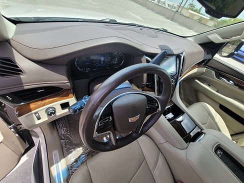 Used 2017 Cadillac Escalade 2WD image 42