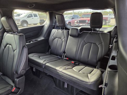 New 2026 Chrysler Voyager LX image 23