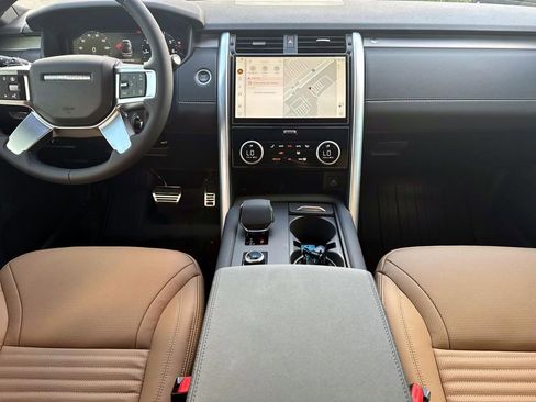 Used 2025 Land Rover Discovery Dynamic SE AWD/4WD image 13