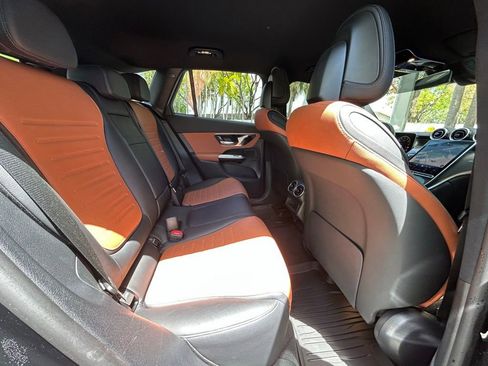 Used 2025 Mercedes-Benz GLC 300 image 36