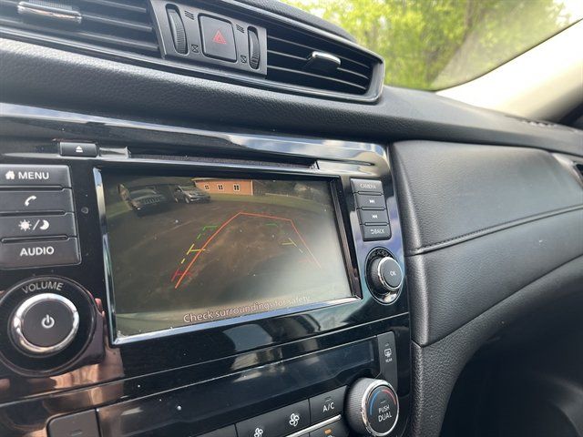 Used 2018 Nissan Rogue SV AWD/4WD image 24