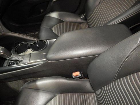 Used 2020 Toyota Camry SE image 16