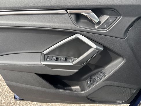Certified 2025 Audi Q3 2.0T Premium w/ Convenience Package AWD/4WD image 9