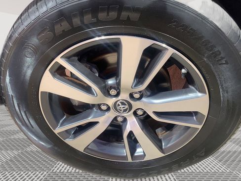 Used 2018 Toyota RAV4 XLE image 14