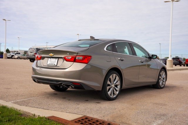 Used 2018 Chevrolet Malibu Premier w/ Premier Sun and Wheel Package FWD image 7