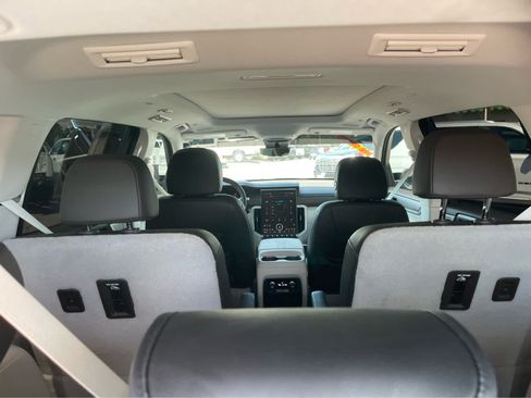 Used 2024 GMC Acadia Denali w/ Super Cruise Package FWD image 23