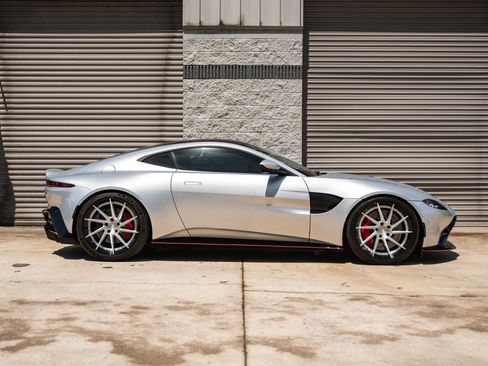 Used 2019 Aston Martin V8 Vantage Coupe RWD image 9