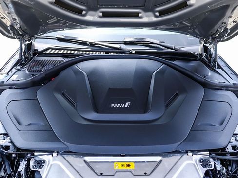 Certified 2025 BMW i4 eDrive40 RWD image 32