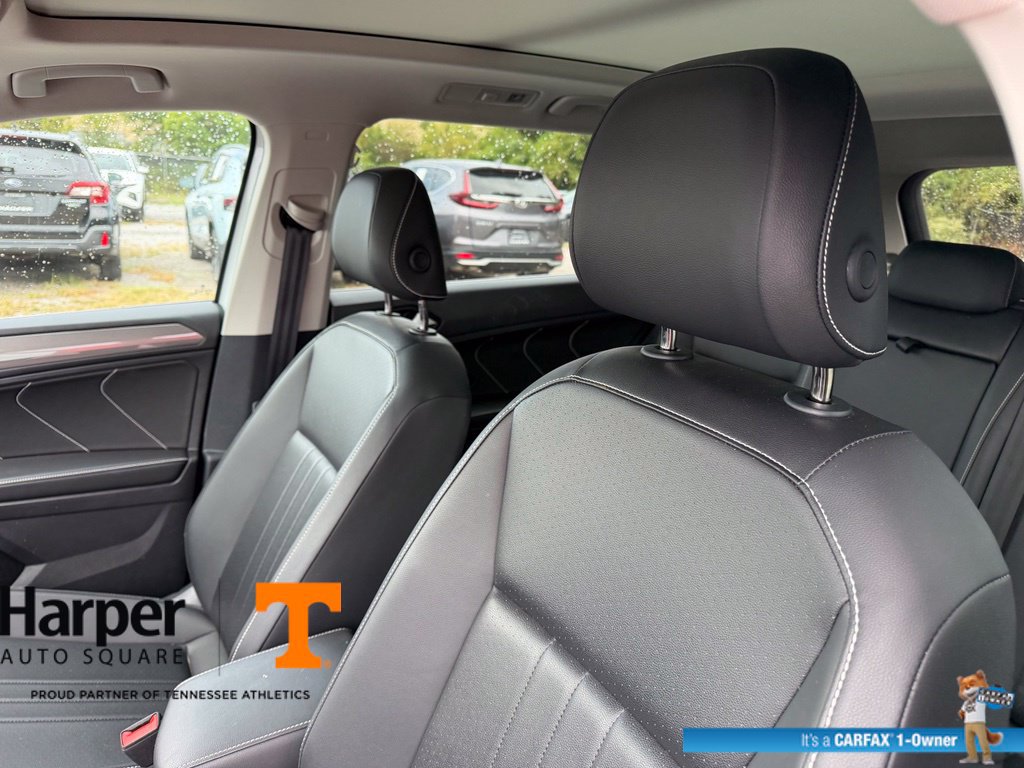 Used 2024 Volkswagen Tiguan SE w/ Panoramic Sunroof Package AWD/4WD image 12