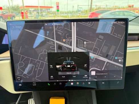 Used 2023 Tesla Model X image 10