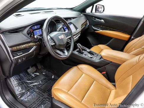 Used 2022 Cadillac XT4 Premium Luxury w/ Enhanced Visibility Package image 9