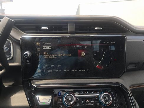 Used 2024 GMC Sierra 2500 AT4 w/ AT4 Premium Plus Package image 18