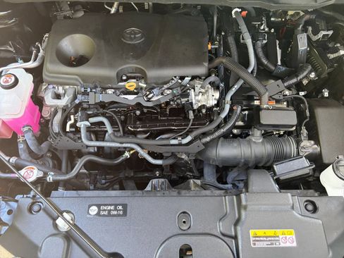 Used 2025 Toyota Sienna XLE FWD image 35