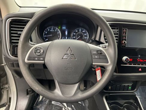 Used 2020 Mitsubishi Outlander ES image 6