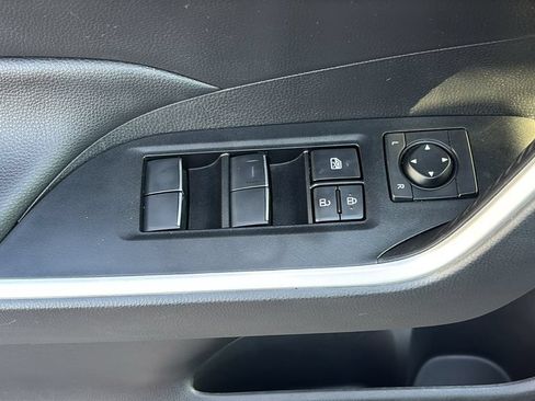 Used 2021 Toyota RAV4 XLE Premium FWD image 12