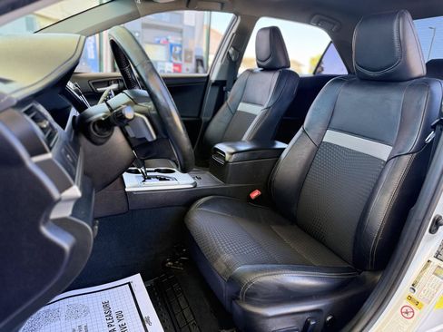 Used 2014 Toyota Camry SE FWD image 11