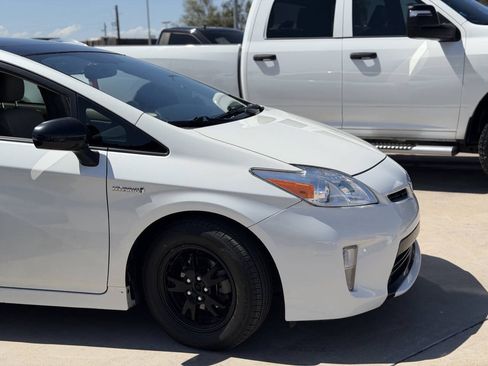 Used 2014 Toyota Prius Four w/ Solar Roof Package FWD image 4