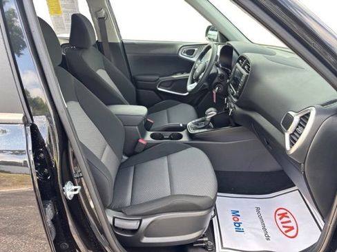 Certified 2025 Kia Soul LX FWD image 11