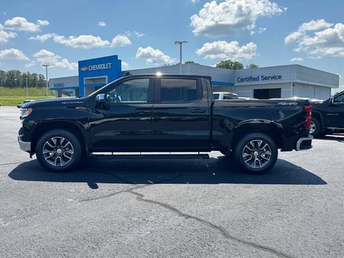 Used 2025 Chevrolet Silverado 1500 LT AWD/4WD image 6