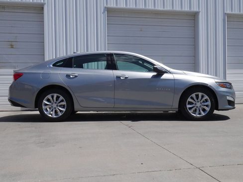 Used 2025 Chevrolet Malibu LT FWD image 2