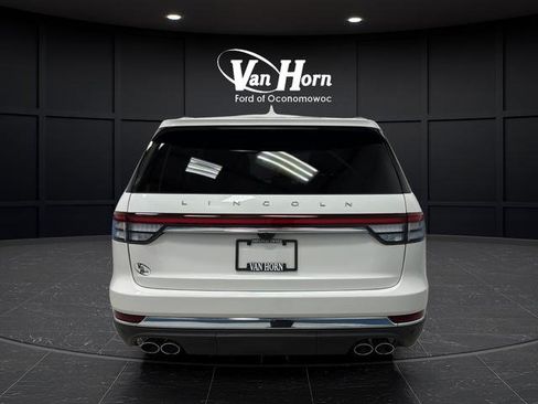 Used 2024 Lincoln Aviator AWD w/ Premium Package image 40