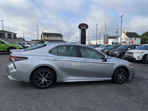 Used 2023 Toyota Camry SE image 7