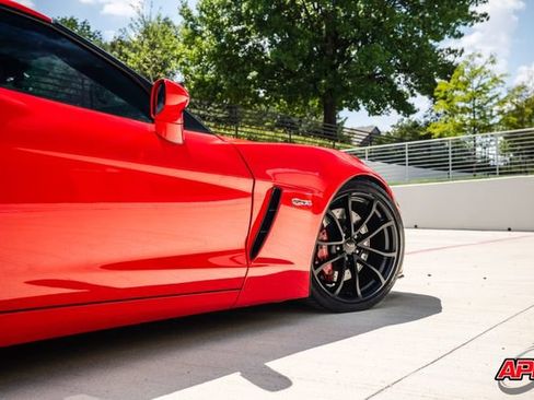 Used 2013 Chevrolet Corvette Z06 w/ 3LZ Preferred Equipment Group RWD image 30