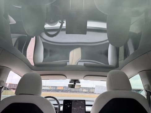 Used 2021 Tesla Model Y Long Range image 26