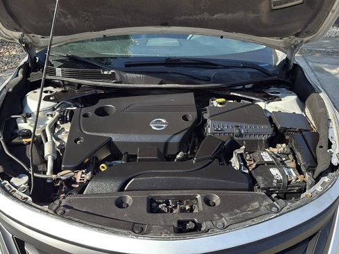 Used 2015 Nissan Altima 2.5 SV w/ Convenience Package FWD image 9