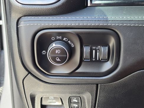 Used 2025 RAM 1500 Limited w/ Trailer Tow Group AWD/4WD image 28