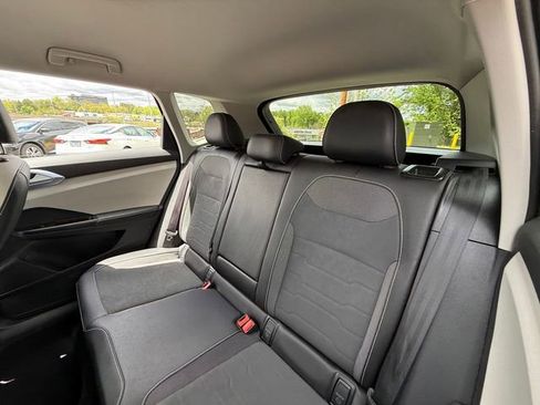 Used 2025 Volkswagen Taos SE AWD/4WD image 25