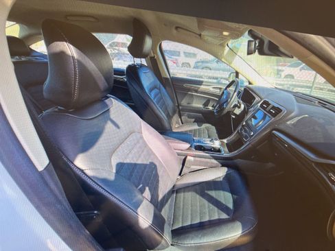 Used 2018 Ford Fusion SE w/ Equipment Group 602A image 12