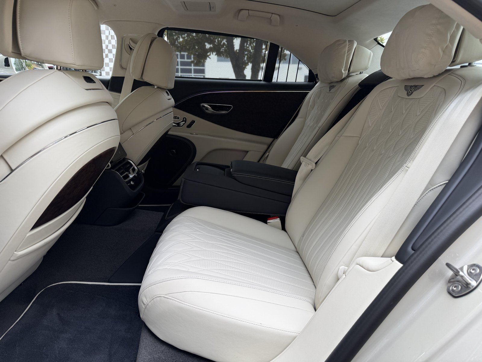 Used 2026 Bentley Flying Spur V8 AWD/4WD image 39