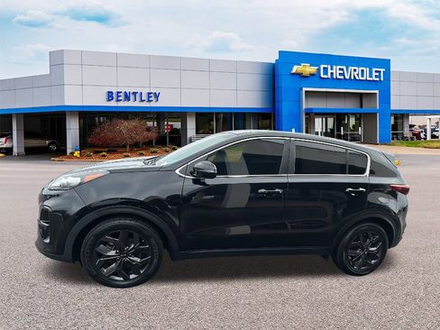 Used 2022 Kia Sportage LX w/ LX FWD Value Edition Package image 2