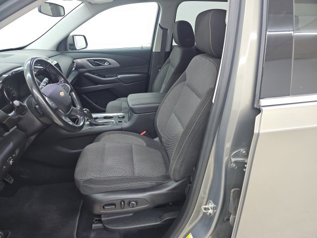 Used 2018 Chevrolet Traverse LT FWD image 2
