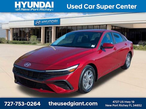 Certified 2025 Hyundai Elantra SE image 1