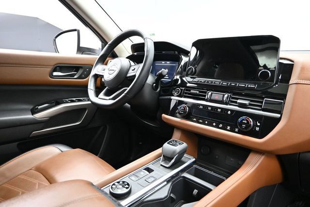 Used 2024 Nissan Pathfinder Platinum w/ Cargo Package AWD/4WD image 15