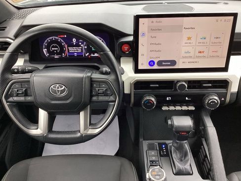 Used 2024 Toyota Tacoma TRD Off-Road image 17