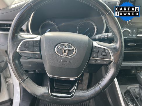 Used 2020 Toyota Highlander XLE AWD/4WD image 8
