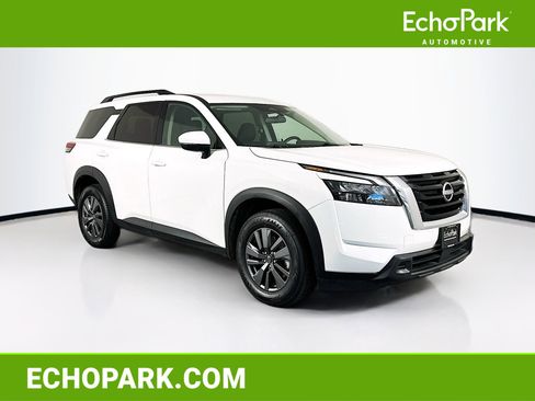 Used 2025 Nissan Pathfinder SV image 1