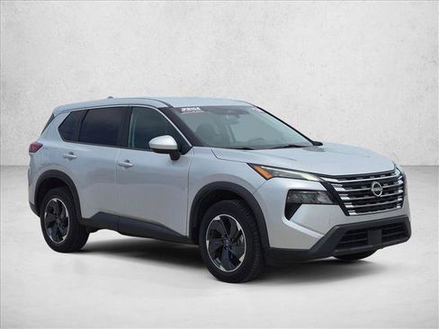 Used 2024 Nissan Rogue SV FWD image 3