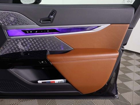 Used 2023 BMW 760i xDrive w/ Executive Package image 27